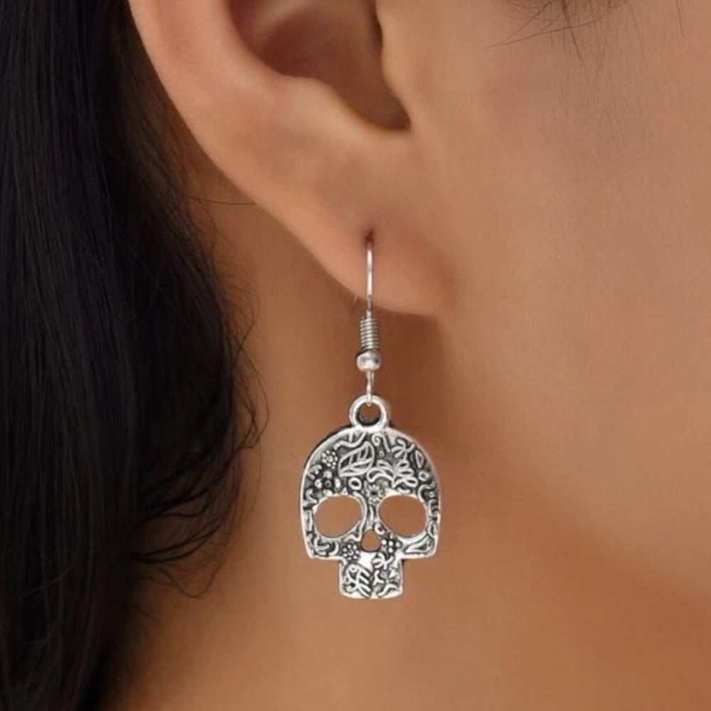 SKULL Earrings - Picture 2 of 4